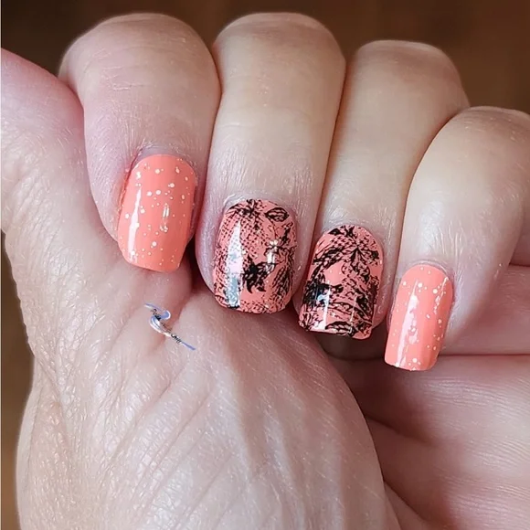 *Exclusive* Color Street: Out of Office | Floral Black Clear Overlay Summer - Picture 10 of 15